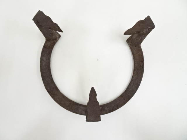  釜師　高木治良兵衛造　中爪風炉五徳（共箱）